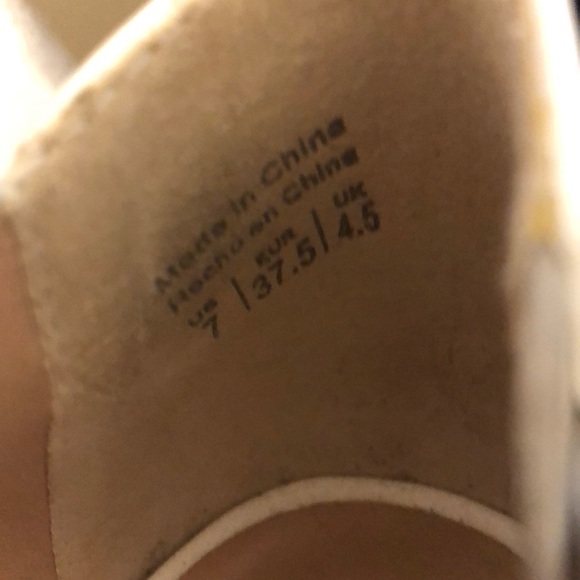 Elegant white heels - Picture 9 of 9